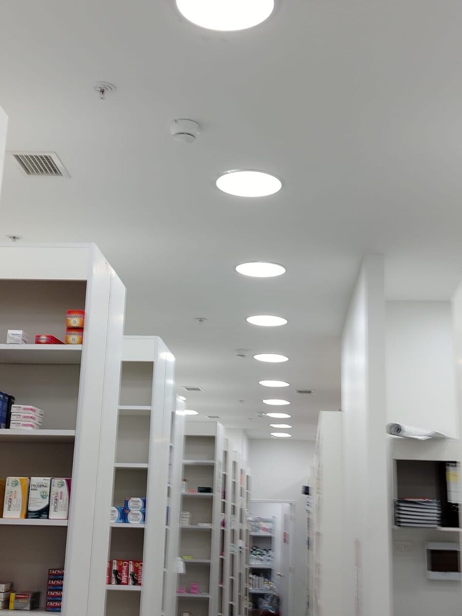 Instalación iluminación farmacia electricidad certificada SEC Chile